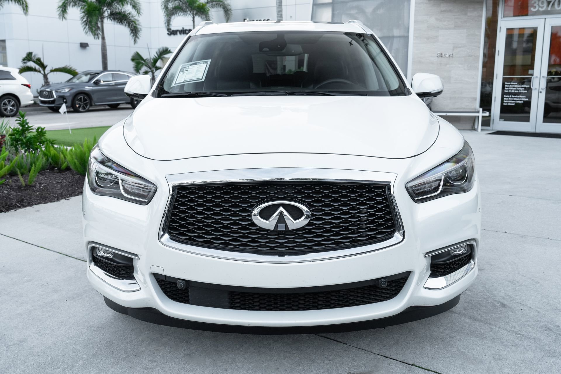 Used 2019 INFINITI QX60 Luxe w/ Essential Package image 3