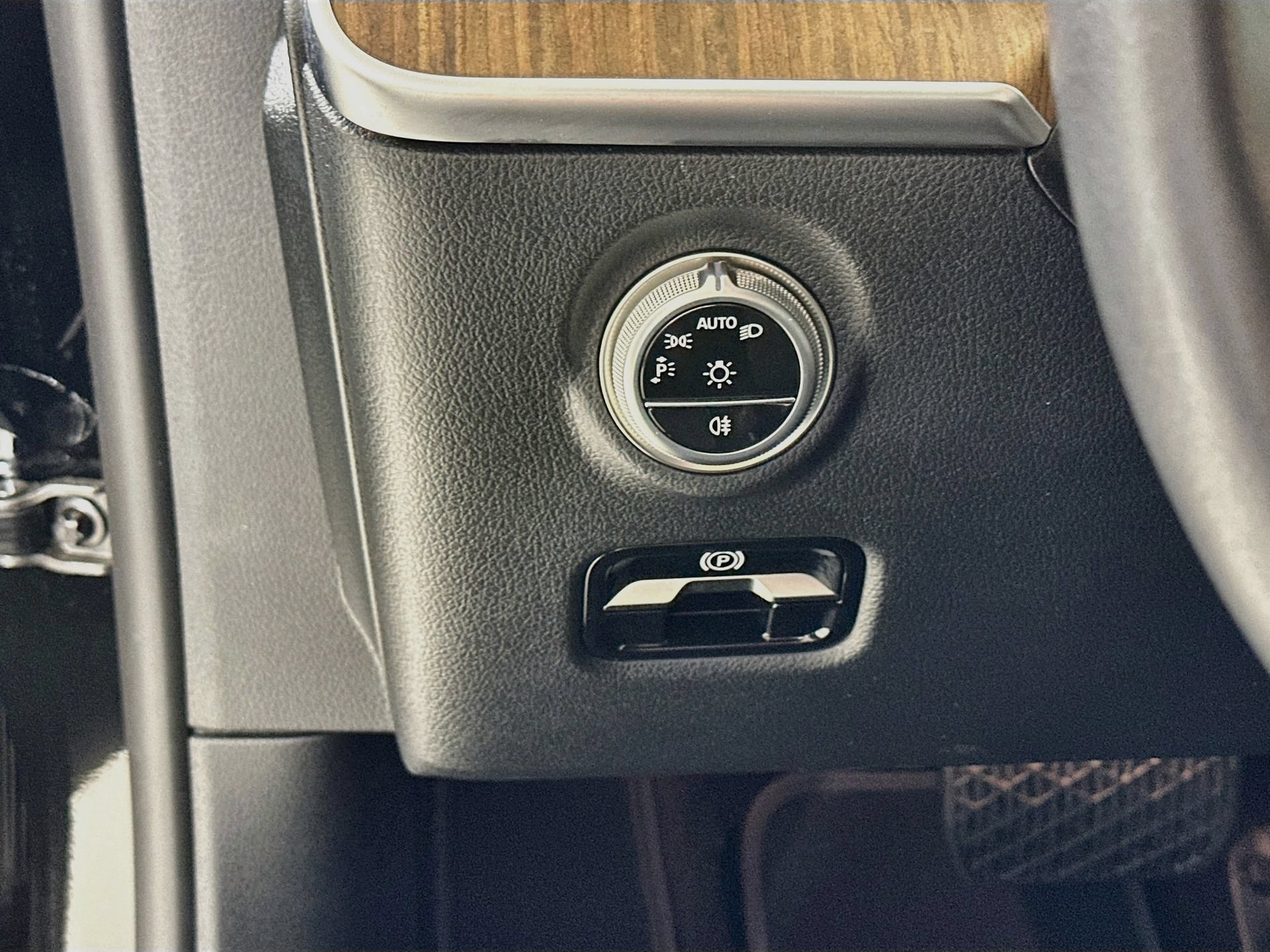 Certified 2025 Mercedes-Benz C 300 Sedan image 11
