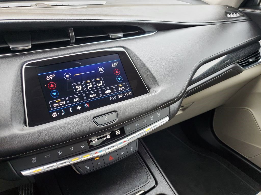 Certified 2023 Cadillac XT4 Premium Luxury w/ Cold Weather Package image 28