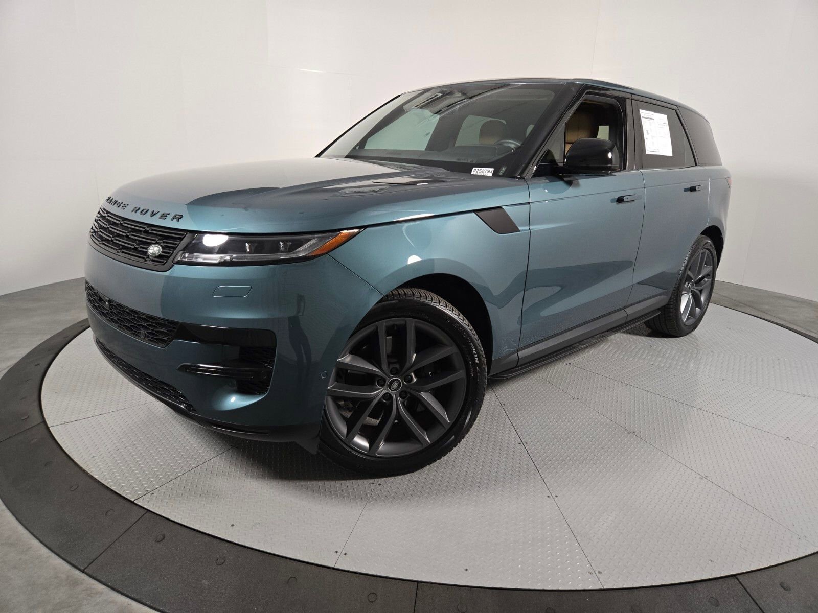 Used 2025 Land Rover Range Rover Sport SE image 1