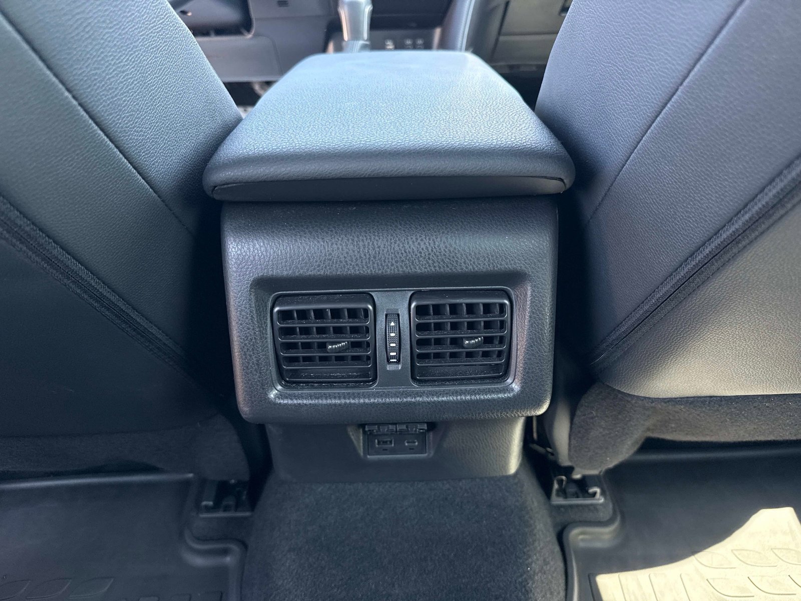 Used 2025 Toyota Camry SE FWD image 15