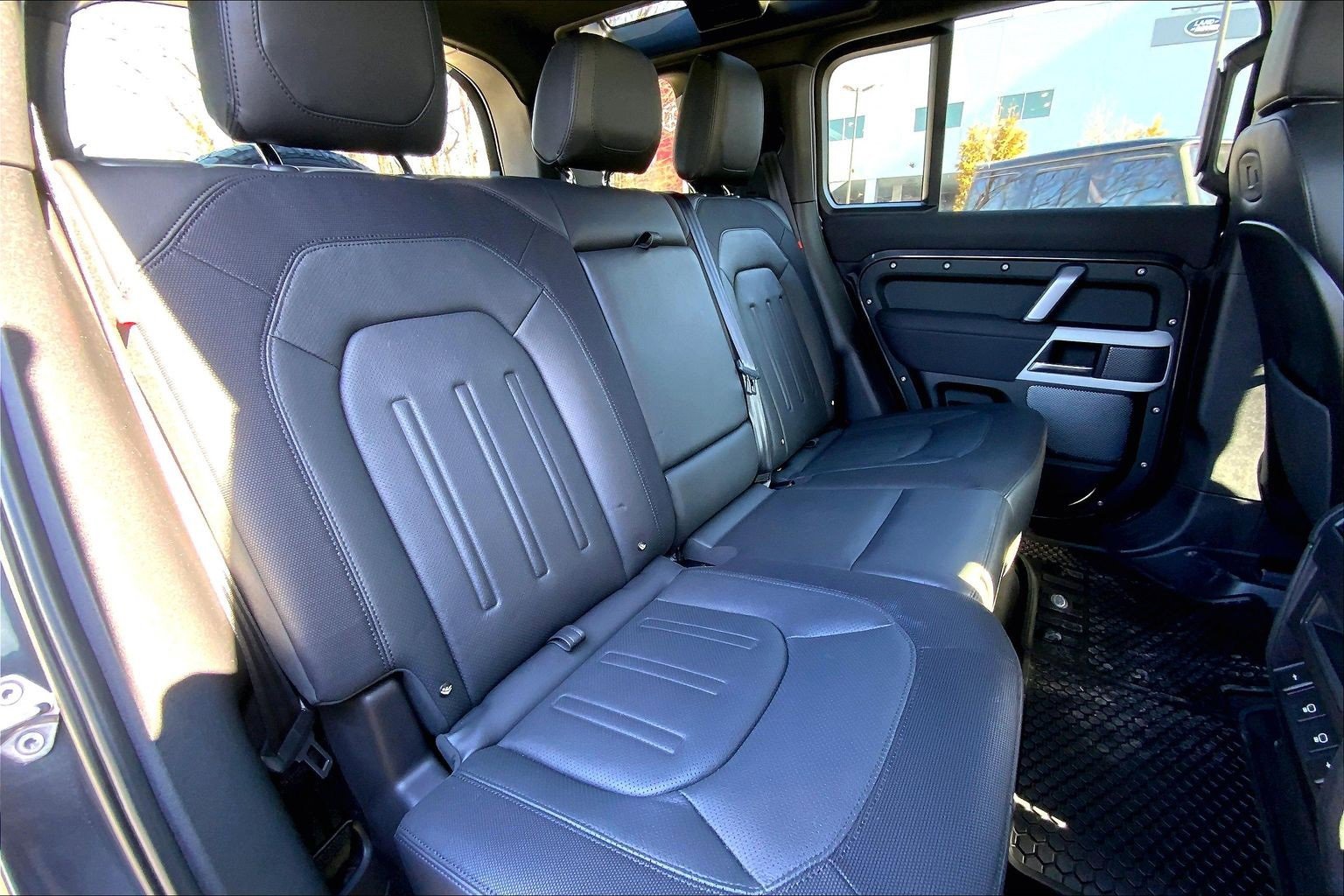 Used 2022 Land Rover Defender 110 X-Dynamic SE image 19