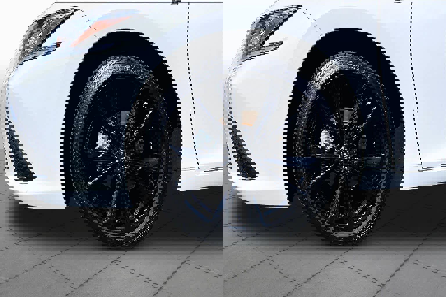 Used 2025 Lexus ES 300h F Sport w/ Accessory Package (Z1) image 11