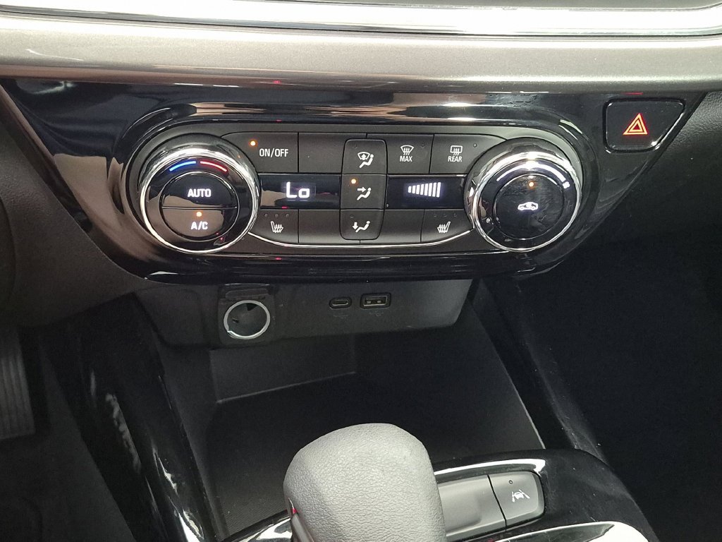 Used 2025 Chevrolet Trax ACTIV w/ Driver Confidence Package FWD image 26