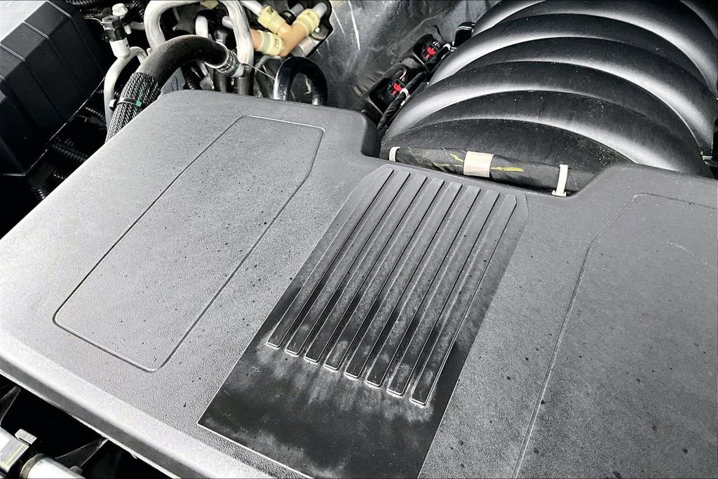 Used 2024 Chevrolet Suburban Premier image 31