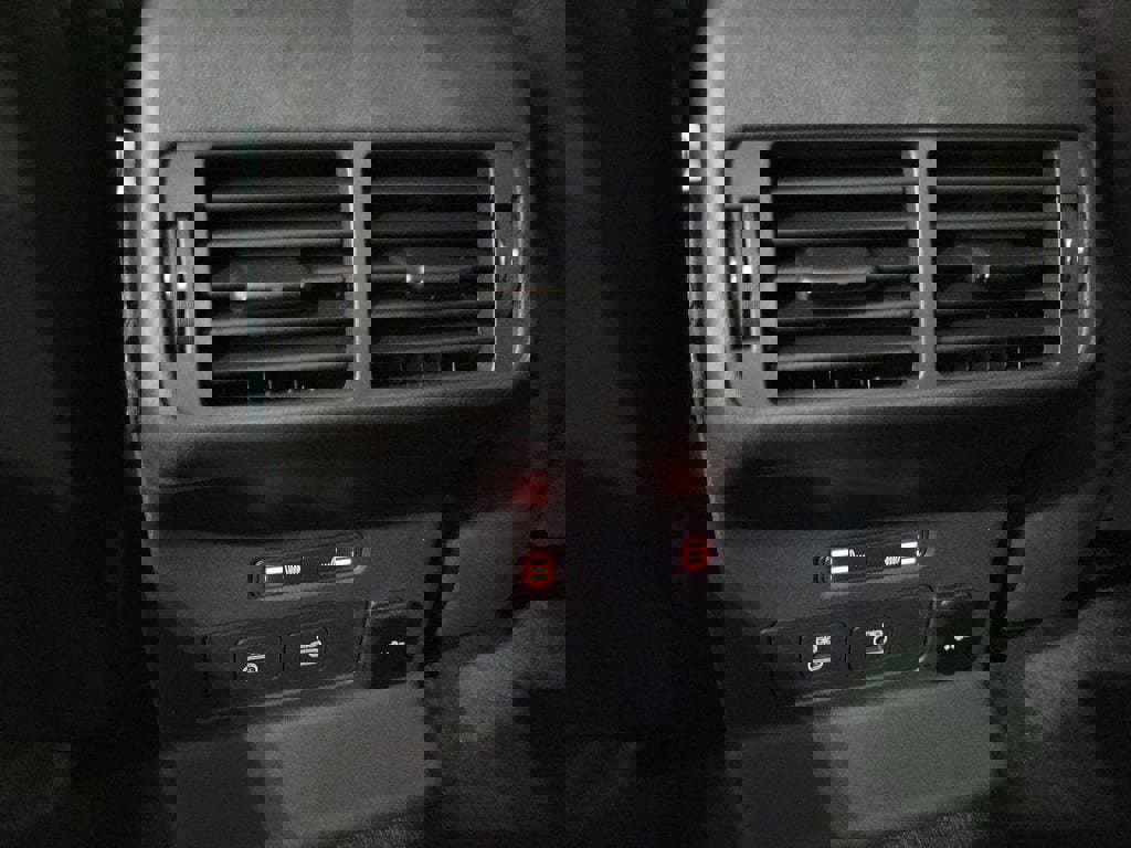 New 2026 Land Rover Range Rover Velar Dynamic SE image 23