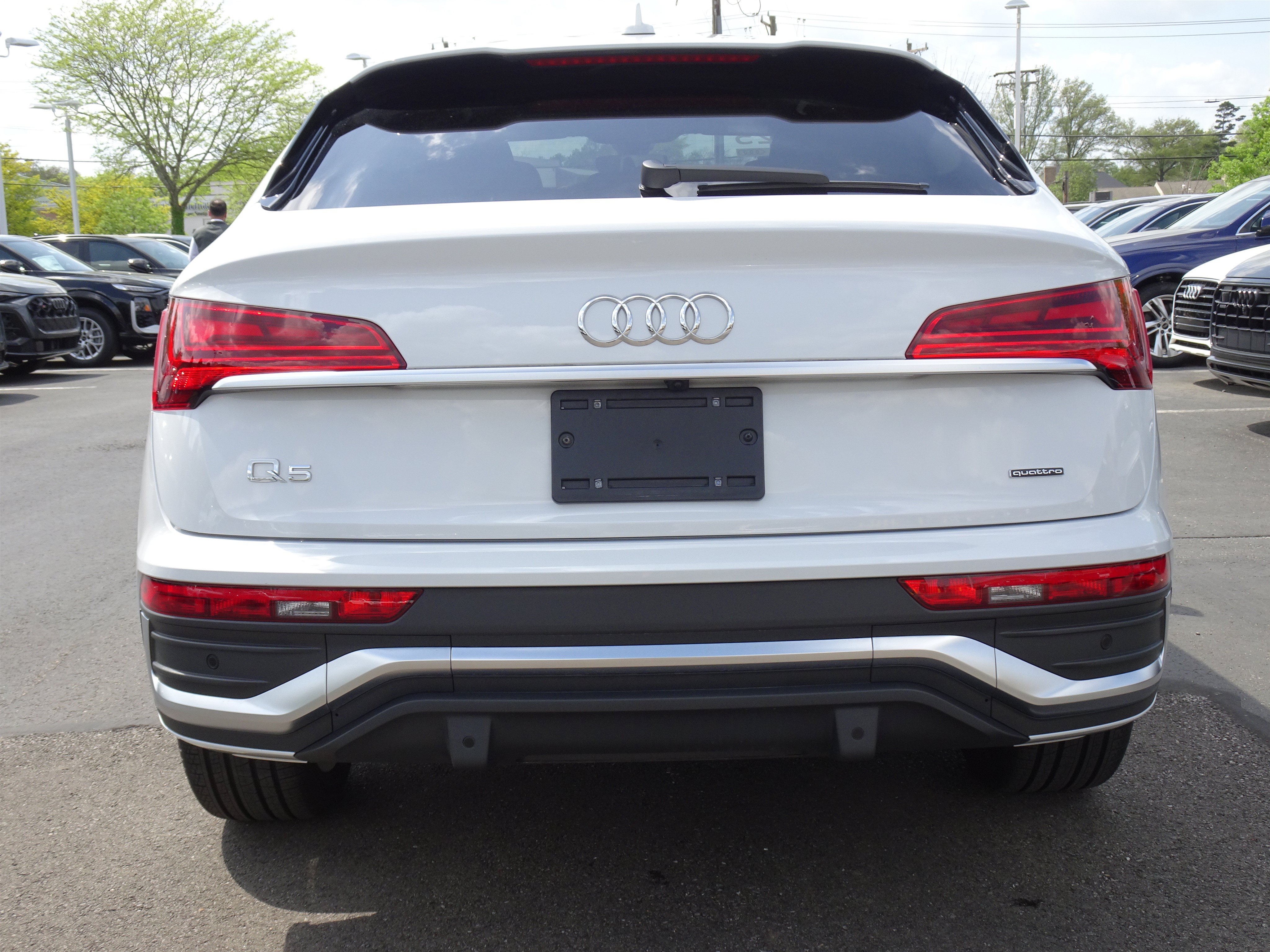 Certified 2025 Audi Q5 2.0T Premium Plus w/ Premium Plus Package AWD/4WD image 4