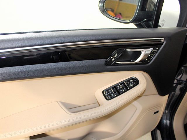 New 2026 Porsche Macan image 18