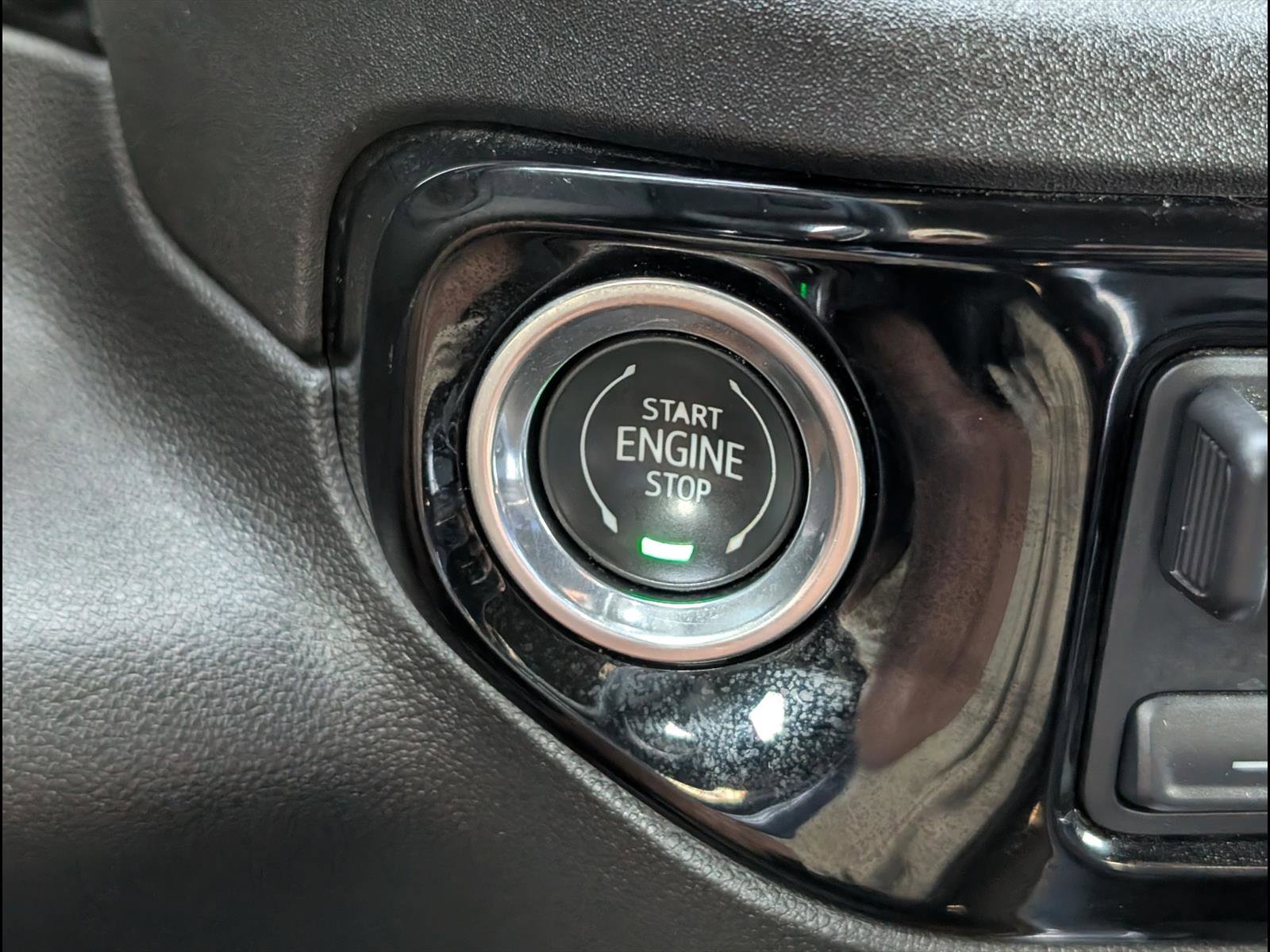 Used 2024 Chevrolet Silverado 2500 High Country w/ High Country Premium Package AWD/4WD image 13