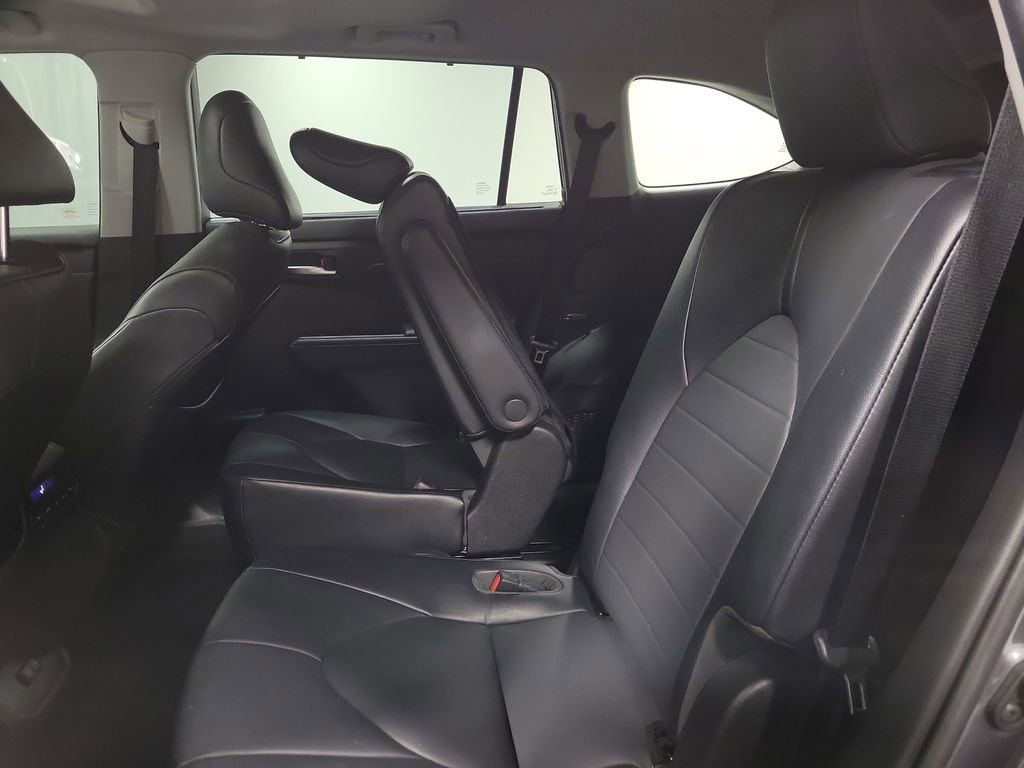 Used 2020 Toyota Highlander XLE image 20
