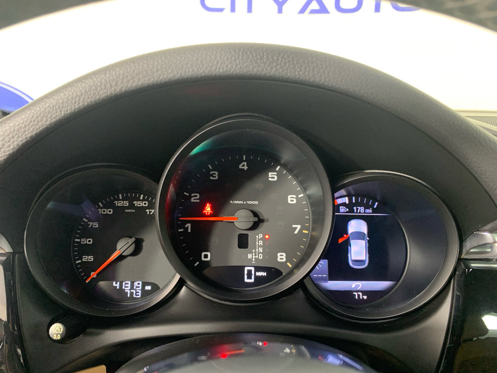 Used 2018 Porsche Macan AWD/4WD image 22