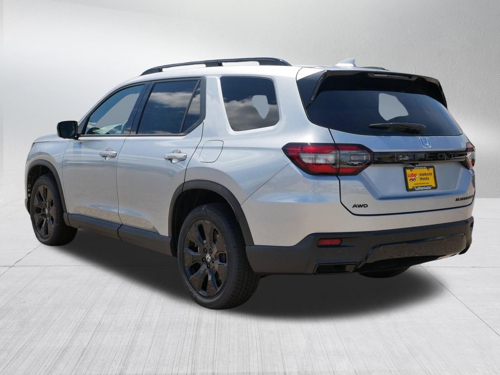 New 2026 Honda Pilot Black Edition image 3