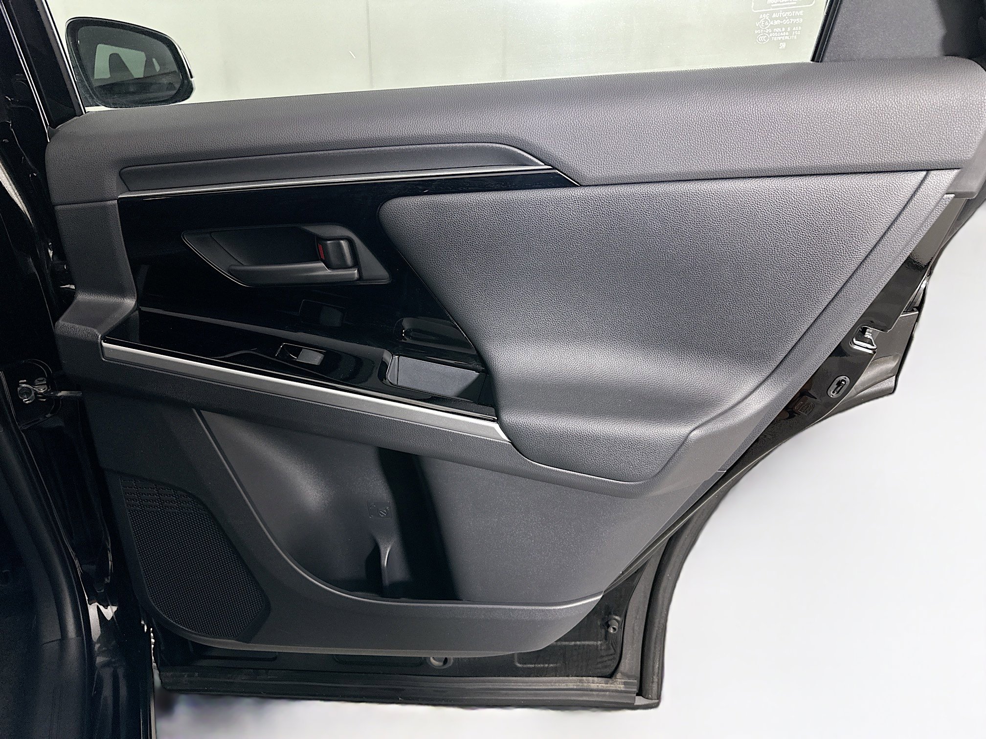 Used 2023 Toyota bZ4X XLE w/ Weather Package AWD/4WD image 29