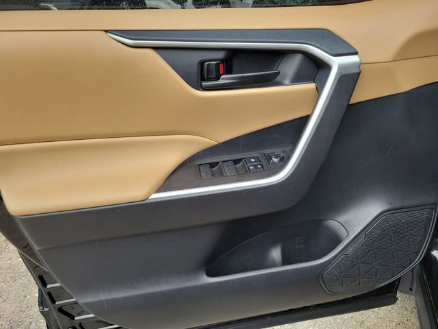 Used 2025 Toyota RAV4 LE FWD image 13
