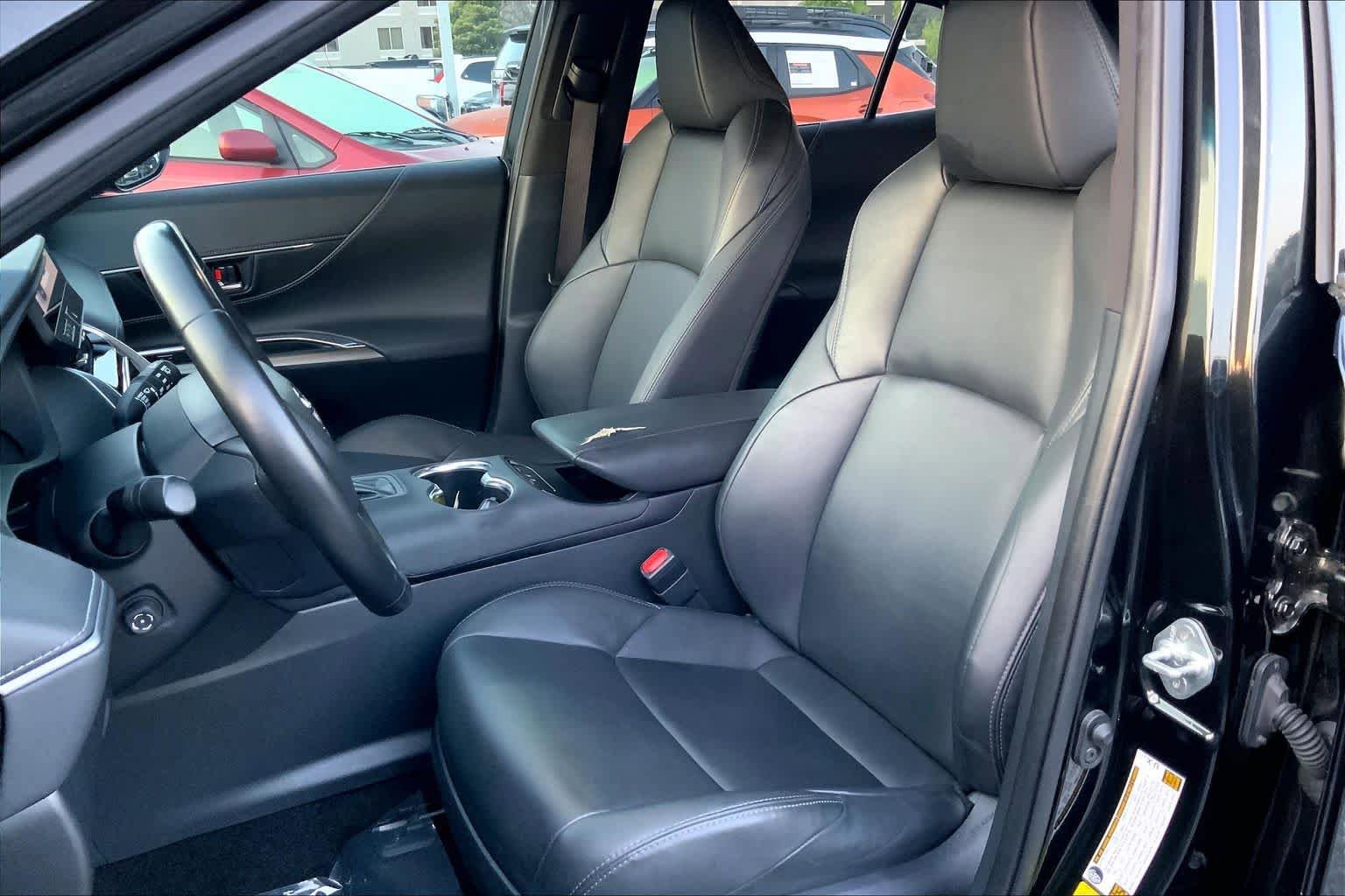 Used 2023 Toyota Venza Nightshade AWD/4WD image 8