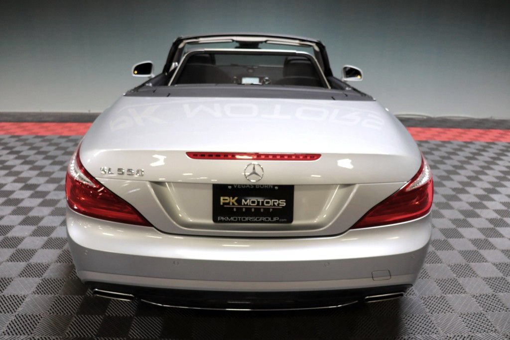 Used 2014 Mercedes-Benz SL 550 w/ Driver Assistance Package image 8