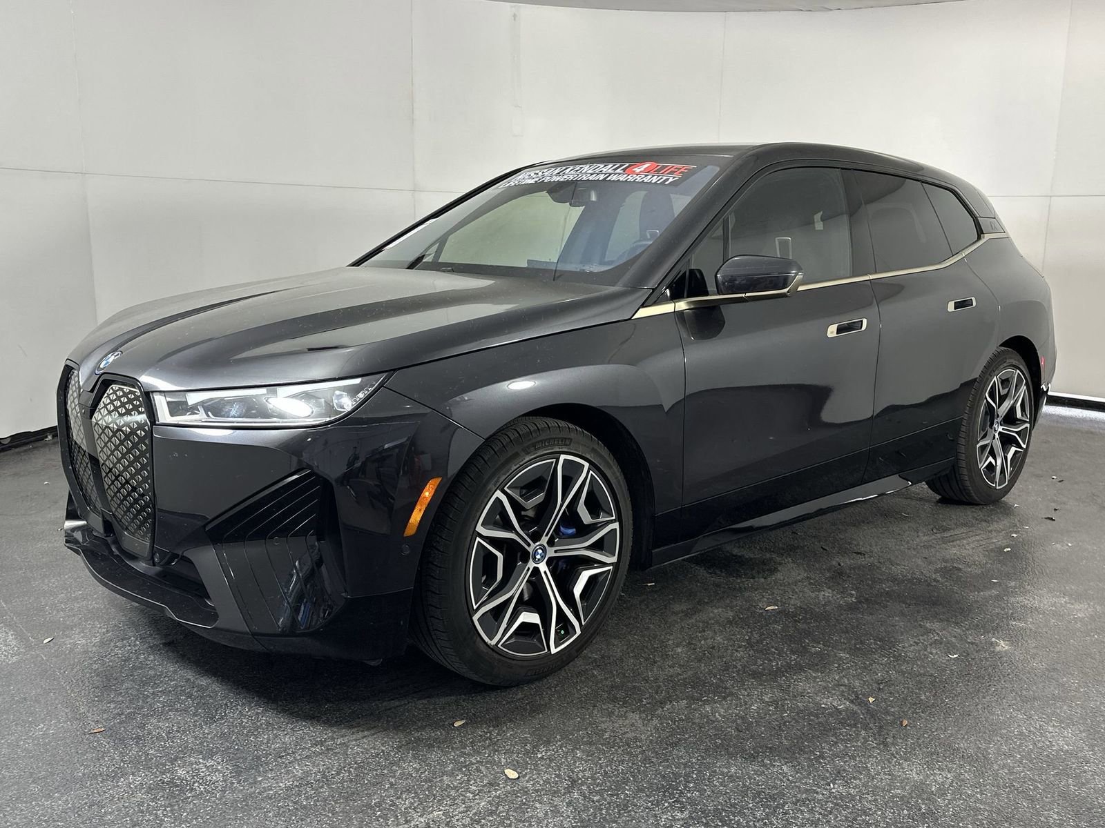 Used 2022 BMW iX xDrive50 w/ Premium Package image 4