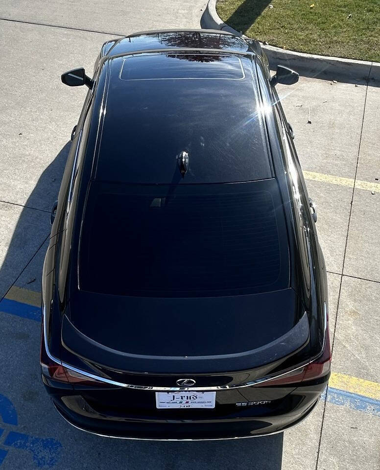 Used 2021 Lexus ES 300h w/ Accessory Package 2 image 13