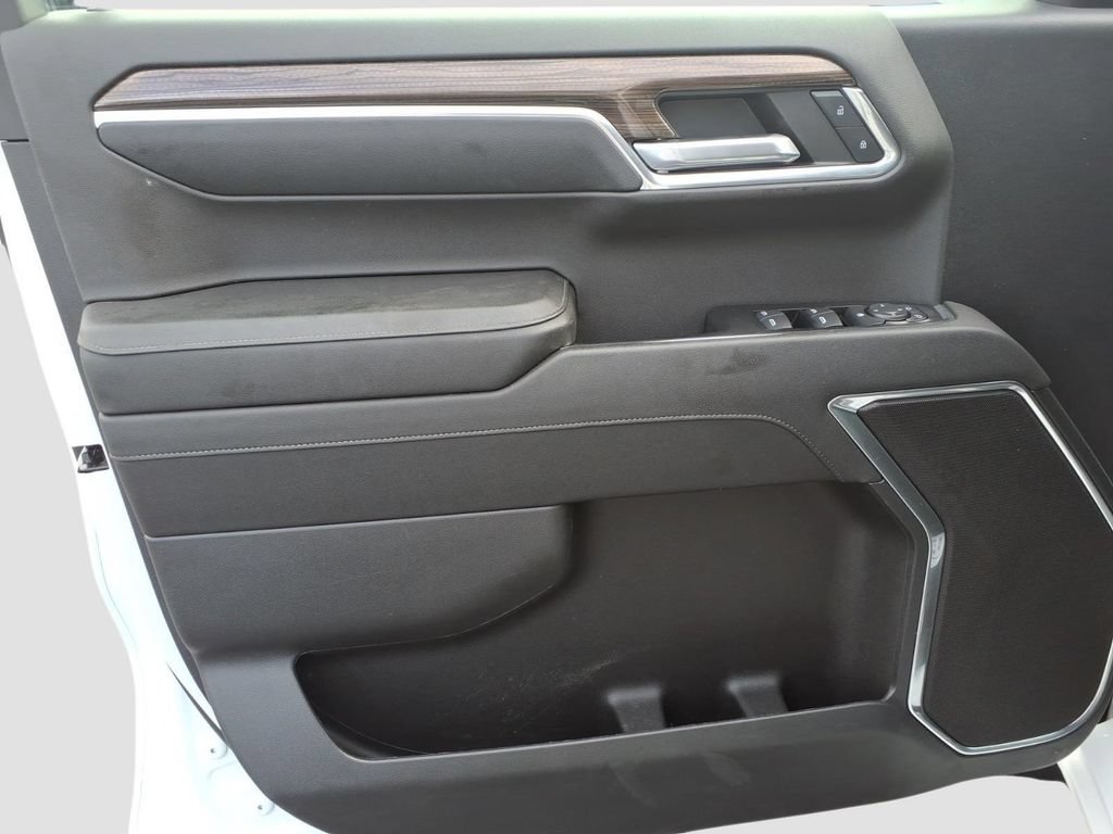 Used 2023 Chevrolet Silverado 1500 LT AWD/4WD image 17