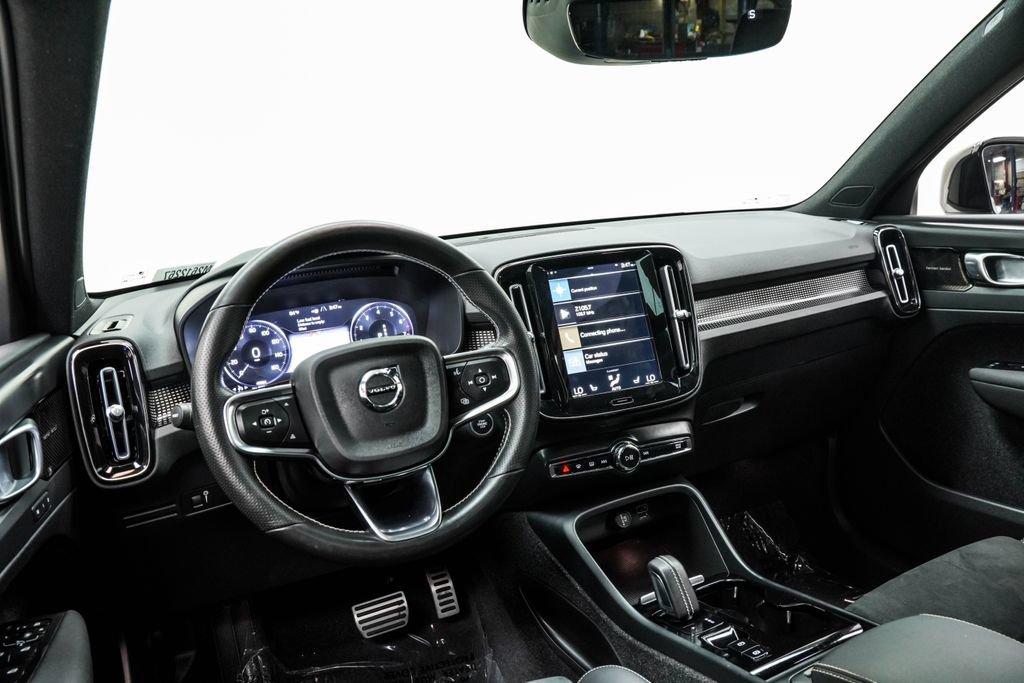 Used 2021 Volvo XC40 T5 R-Design w/ Protection Package Premier AWD/4WD image 4