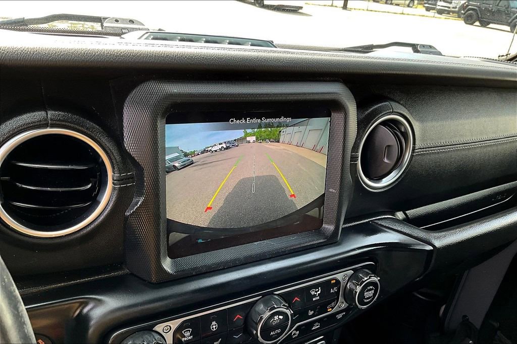 Used 2022 Jeep Wrangler Unlimited Sahara w/ Cold Weather Group image 16