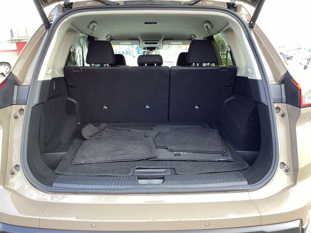 Used 2024 Nissan Rogue SV image 12