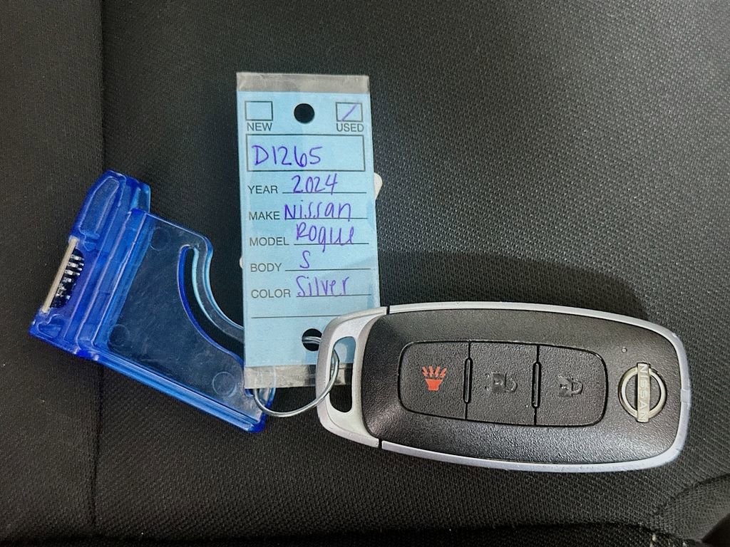 Used 2024 Nissan Rogue S image 34