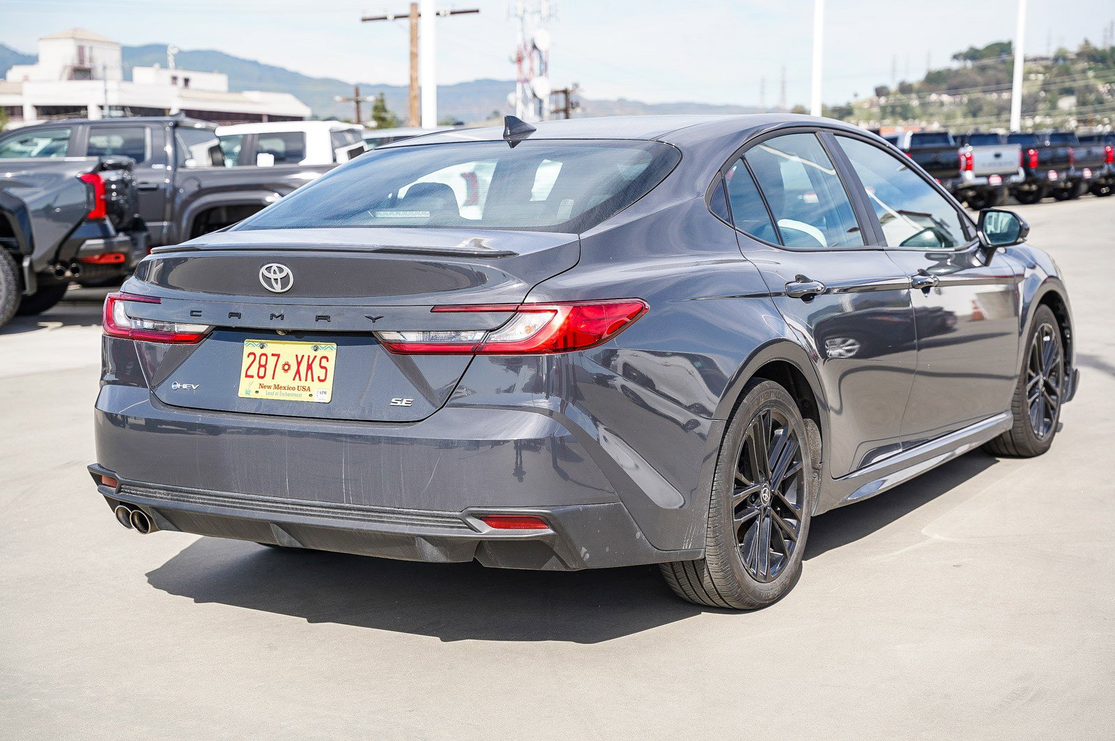 Used 2025 Toyota Camry SE image 11