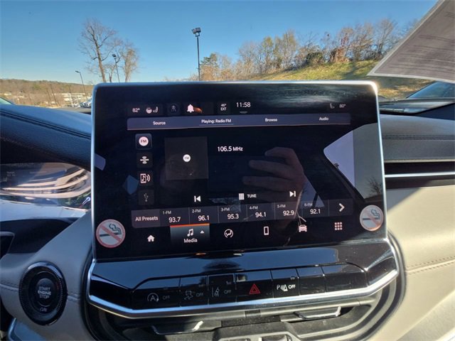 Used 2024 Jeep Compass Limited image 16