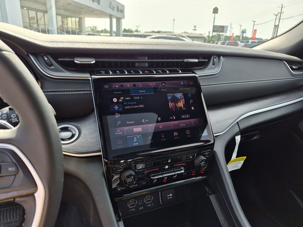 Used 2025 Jeep Grand Cherokee Limited image 19