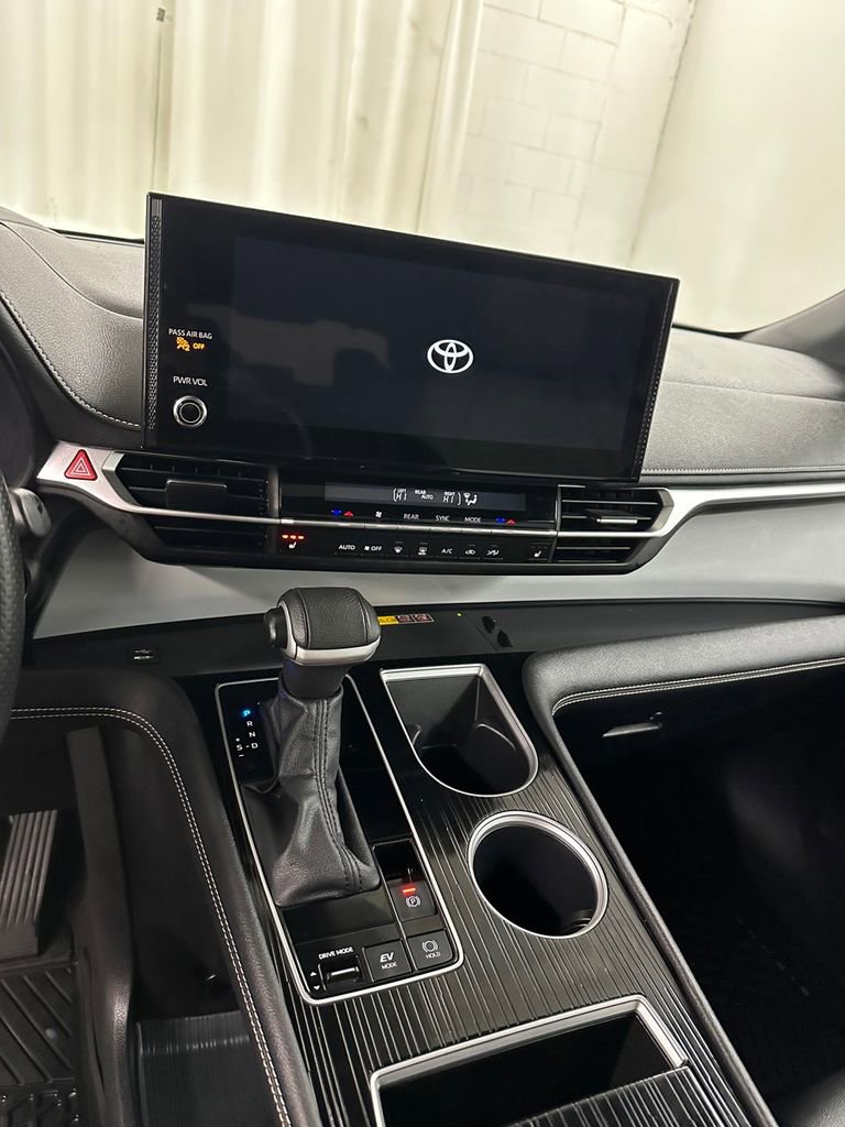 Used 2025 Toyota Sienna XSE image 20