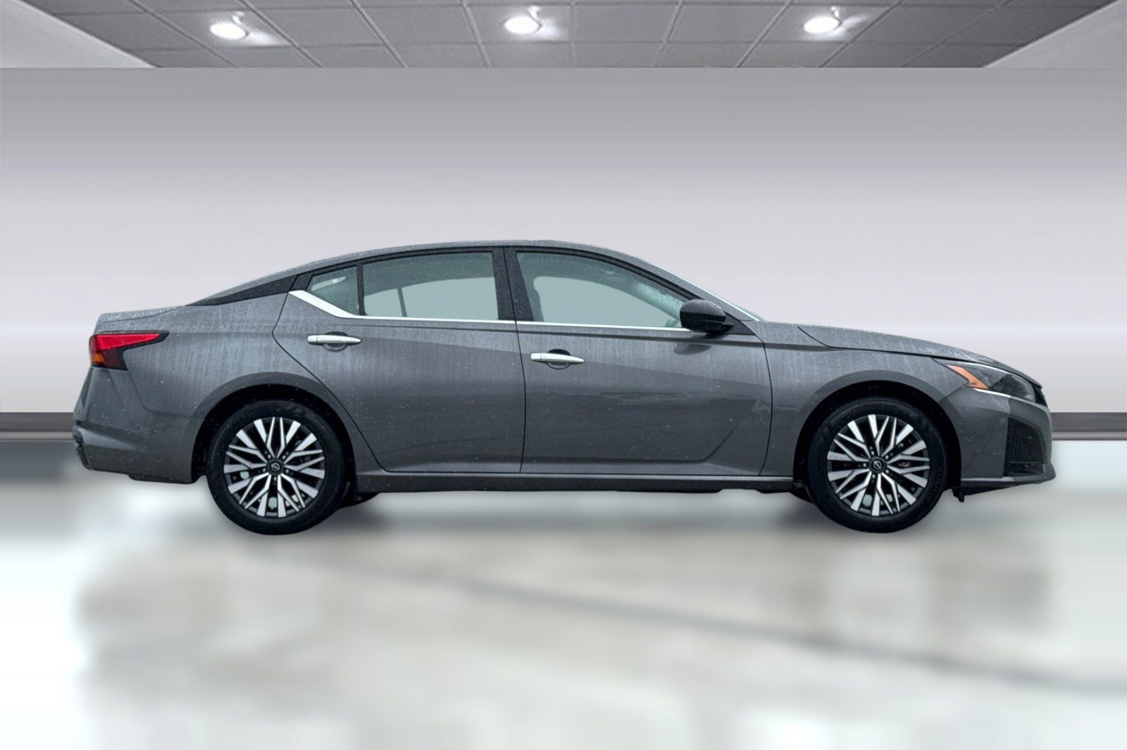 Used 2025 Nissan Altima 2.5 SV image 2