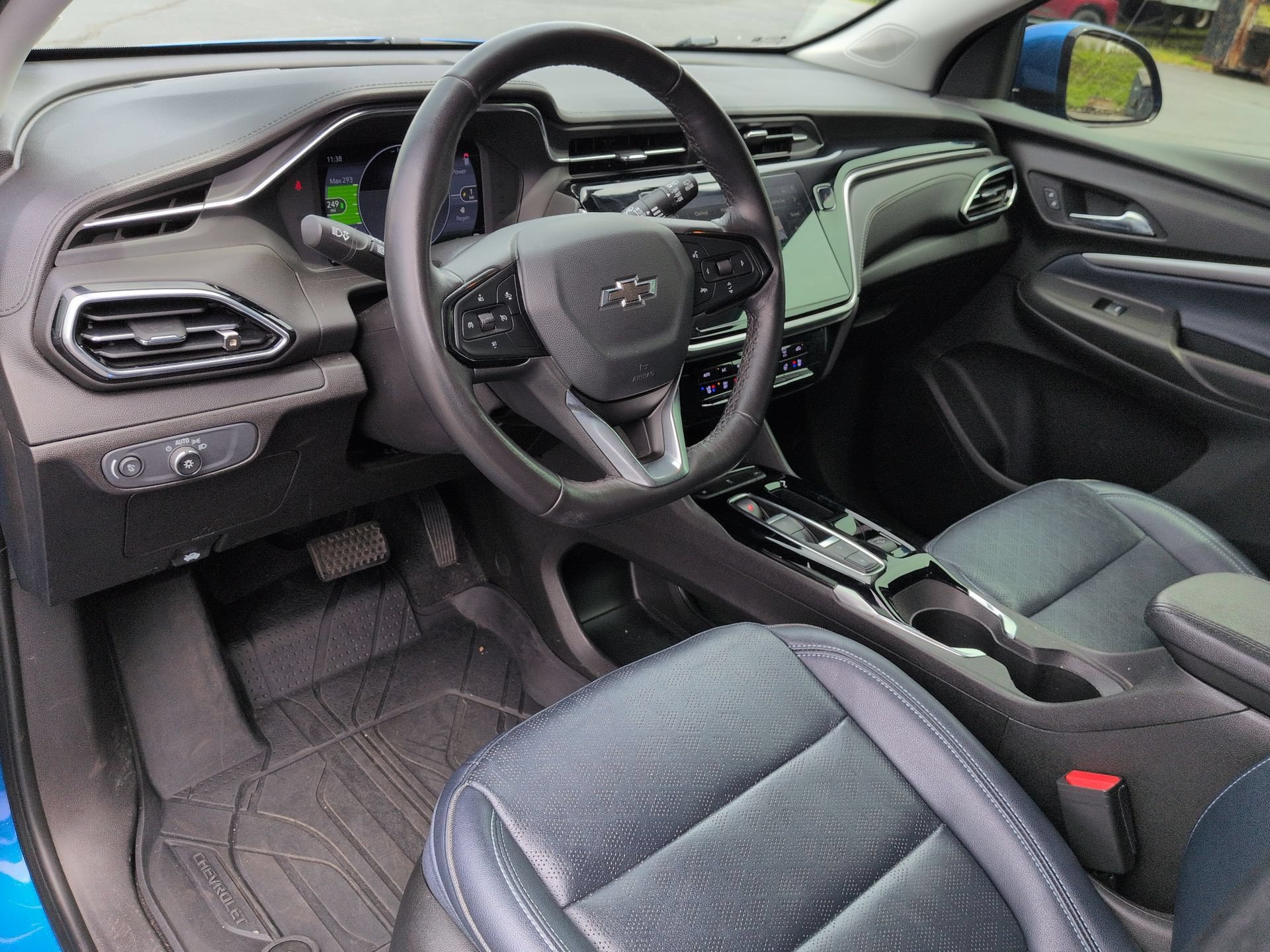Certified 2022 Chevrolet Bolt EUV LT w/ Convenience Package FWD image 10