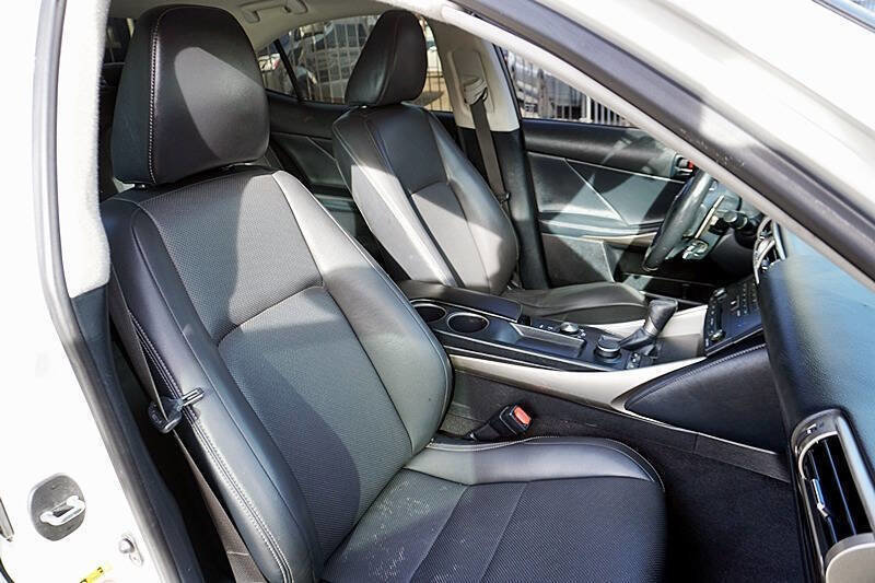 Used 2016 Lexus IS 200t RWD image 14