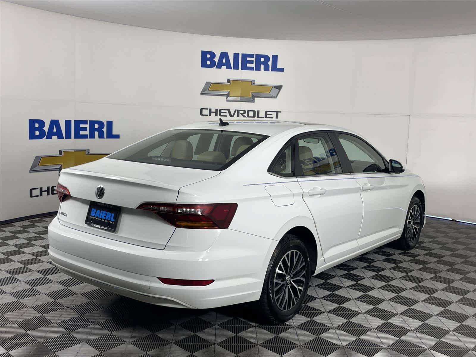 Used 2019 Volkswagen Jetta SEL w/ Cold Weather Package FWD image 5
