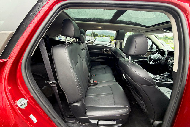 Used 2022 Kia Sorento S w/ Panoramic Sunroof Package AWD/4WD image 25