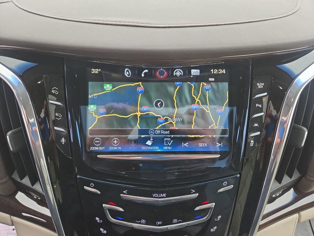 Used 2016 Cadillac Escalade Luxury image 24