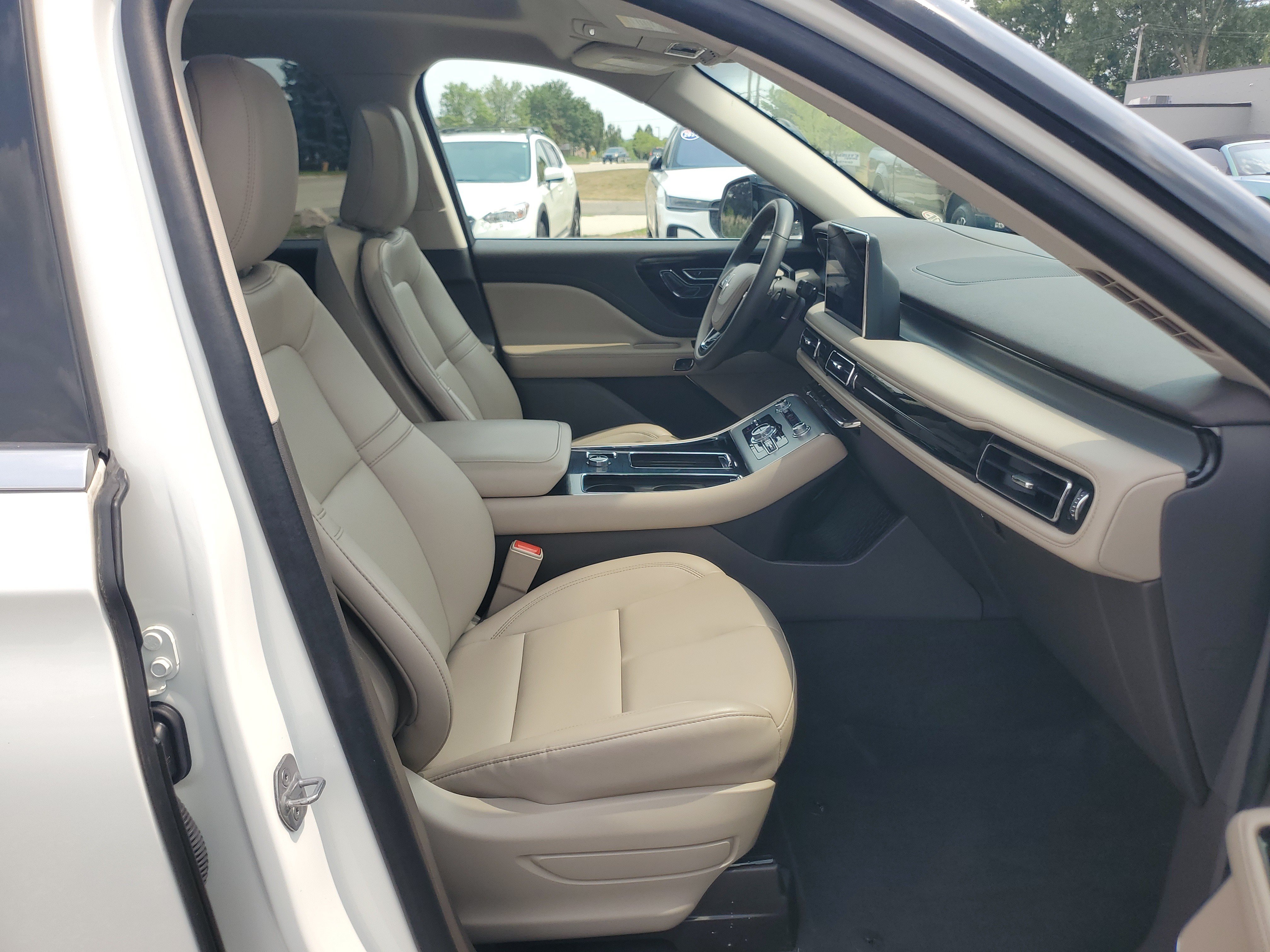 Certified 2024 Lincoln Aviator AWD w/ Premium Package image 9