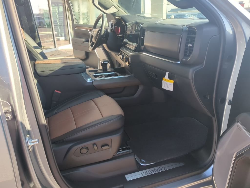 Used 2025 Chevrolet Silverado 1500 High Country w/ Z71 Off-Road Package image 37