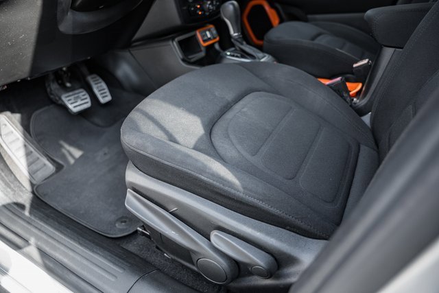 Used 2020 Jeep Renegade Latitude w/ UConnect 8.4 Nav Group image 37