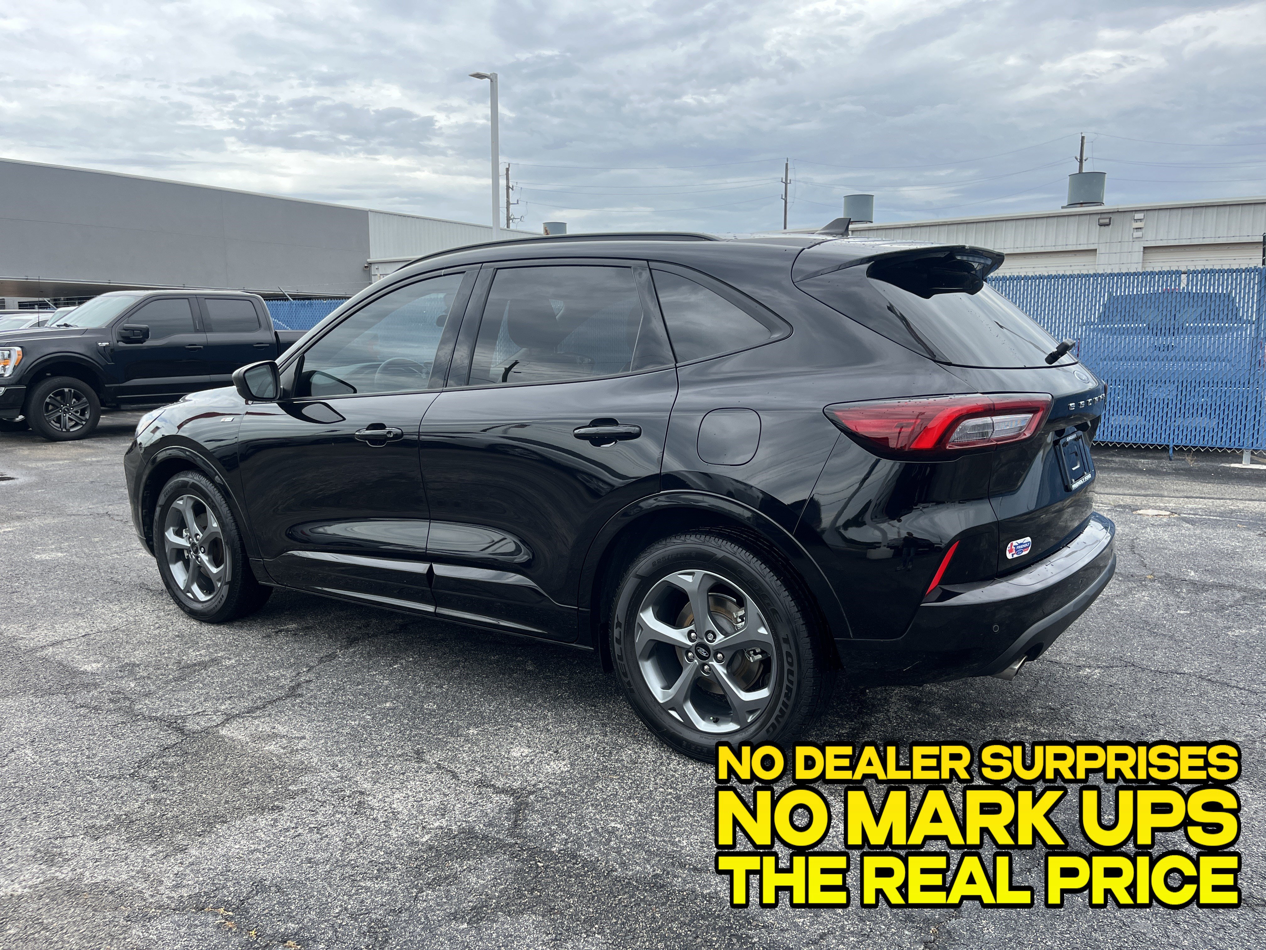 Used 2023 Ford Escape ST-Line w/ Tech Pack #1 FWD image 6