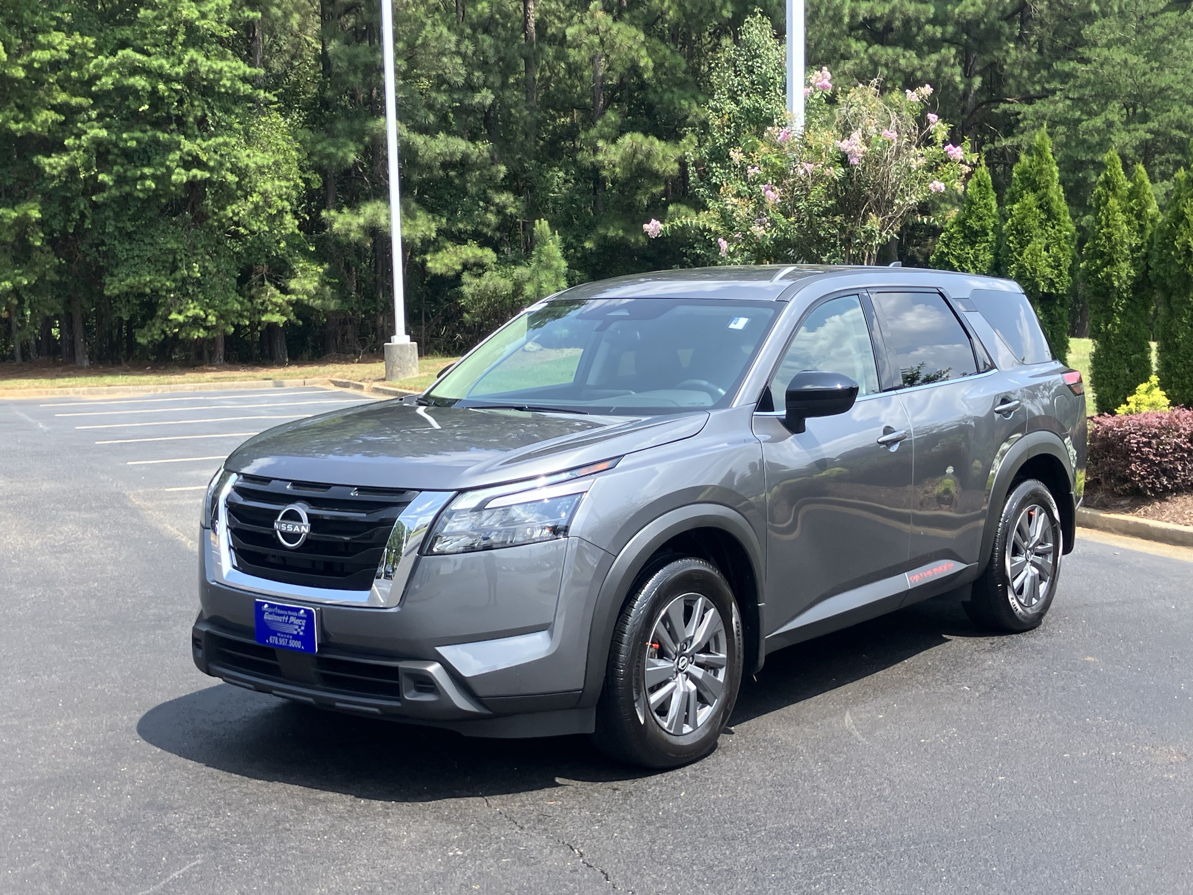 Used 2025 Nissan Pathfinder S FWD image 6