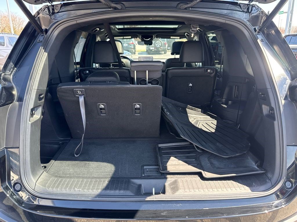 Certified 2025 Honda Pilot Black Edition image 16