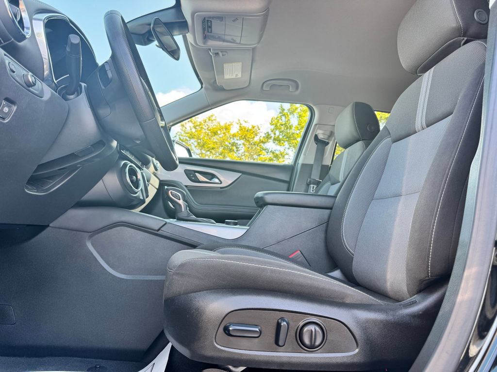 Used 2025 Chevrolet Blazer LT FWD image 19