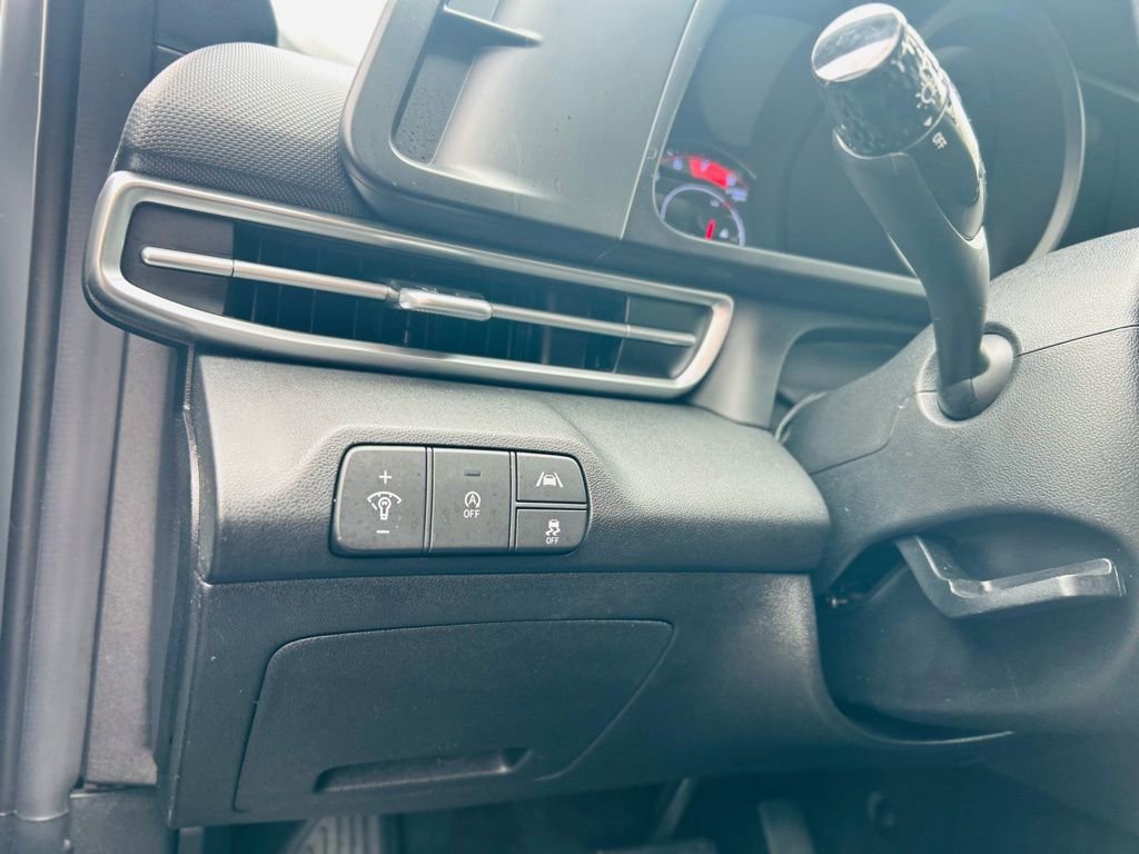 Used 2021 Hyundai Elantra SE image 30