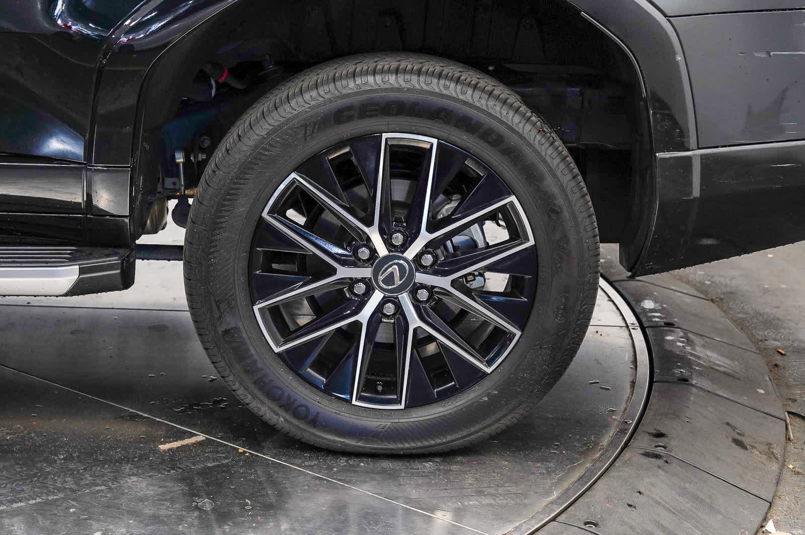 Used 2025 Lexus GX 550 w/ Accessory Package (2T) AWD/4WD image 10