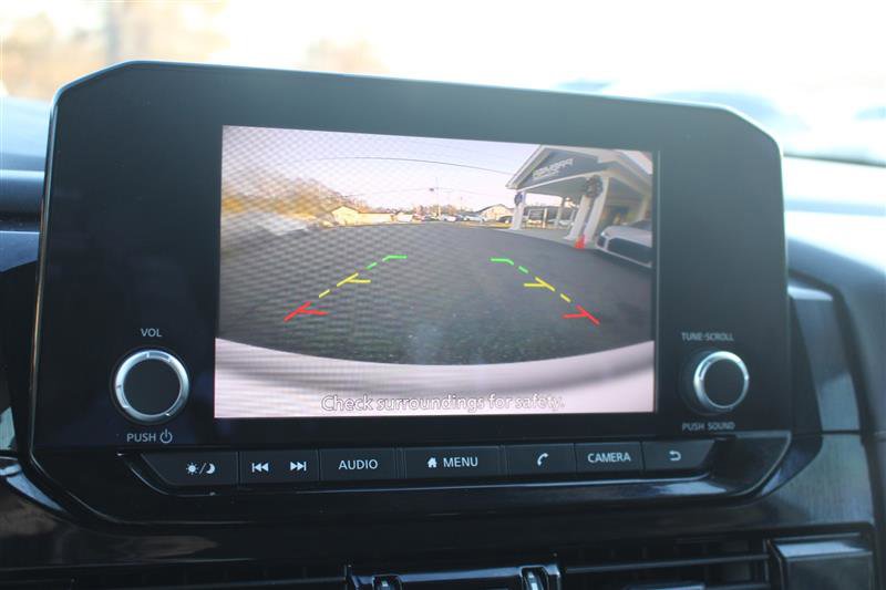 Used 2024 Nissan Pathfinder SV image 17