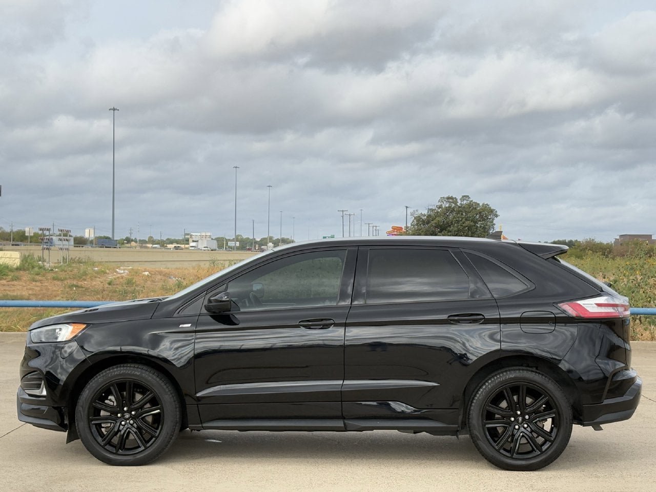 Used 2023 Ford Edge ST-Line AWD/4WD image 3