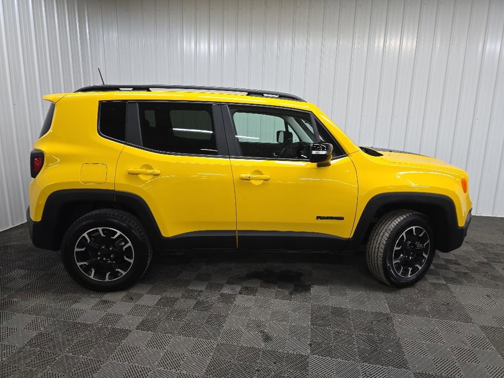 Used 2023 Jeep Renegade Latitude AWD/4WD image 2