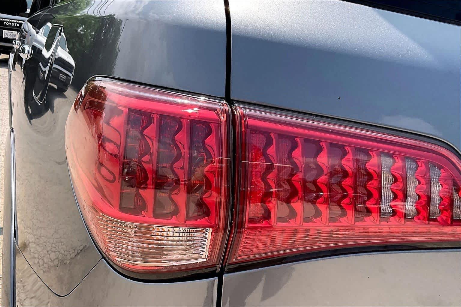 Used 2016 INFINITI QX80 2WD w/ Driver's Assistance Package image 29